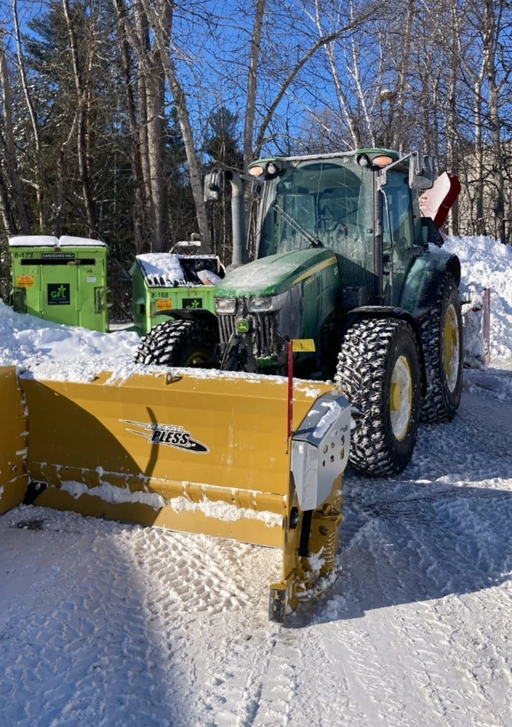john-deere residential snow removal 02
